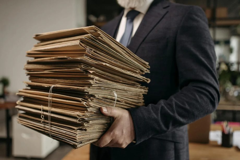 Logiciel GED : 5 critères pour arrêter de noyer vos documents